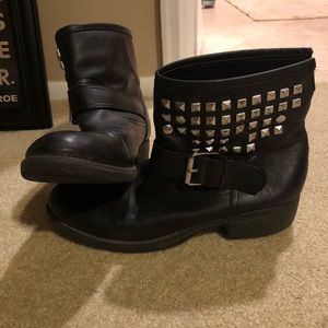 Steve Madden Black Ankle Outtlaww Booties (Size 8)